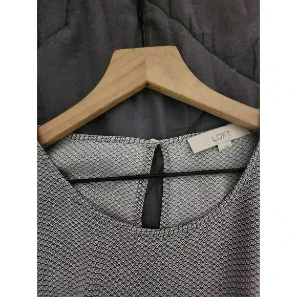 Loft Top Size Small Gray Black White Long Bell Sleeve Lightweight Blouse - Picture 4 of 4